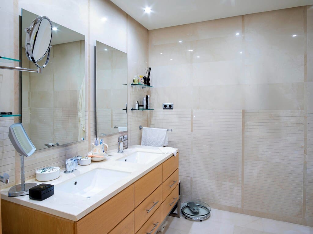 2 chambre Appartement à vendre à Golden Mile avec piscine garage - 1 350 000 € (Ref: 9959317)