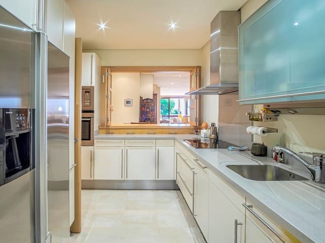 2 soveværelse Lejlighed til salg i Golden Mile, Marbella med swimmingpool garage - € 1.350.000 (Ref: 9959317)