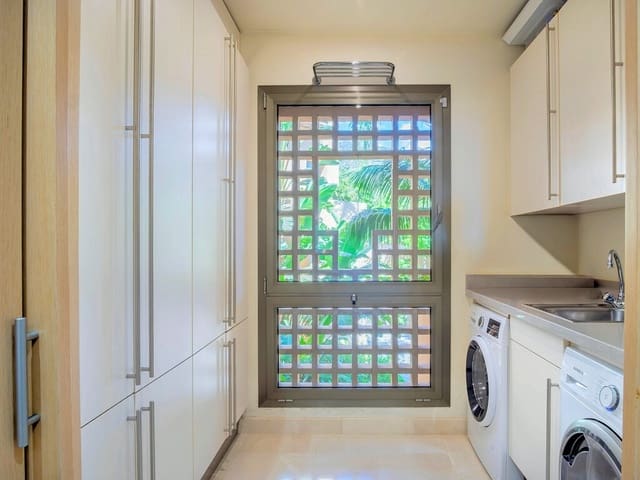 2 soveværelse Lejlighed til salg i Golden Mile, Marbella med swimmingpool garage - € 1.350.000 (Ref: 9959317)