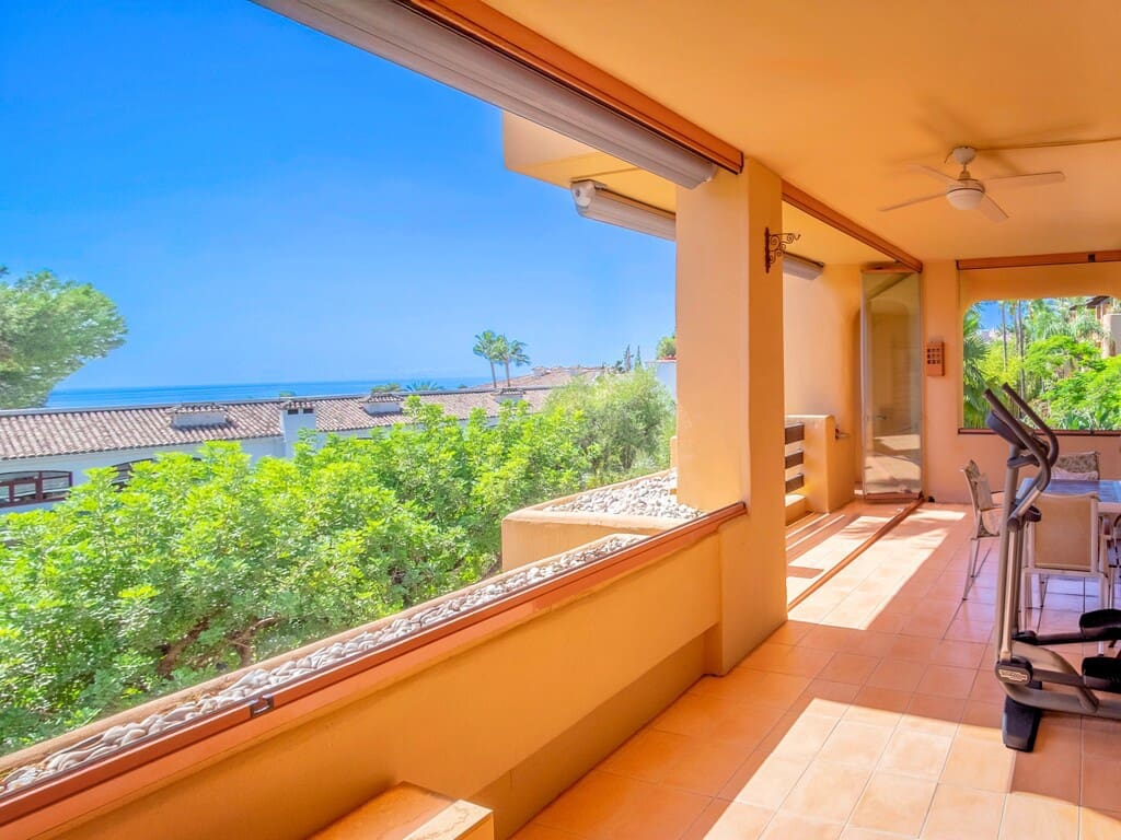 2 chambre Appartement à vendre à Golden Mile avec piscine garage - 1 350 000 € (Ref: 9959317)