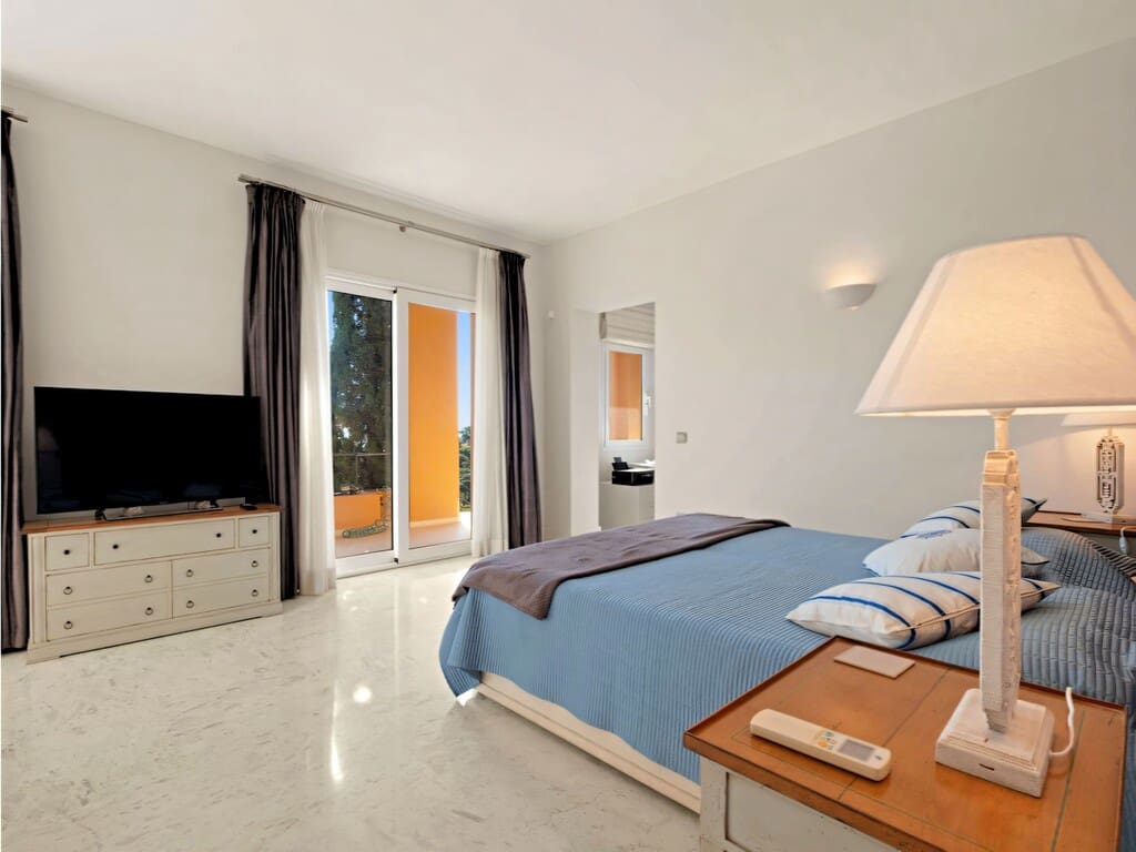 5 sovrum Villa till salu i La Mairena med pool garage - 2 800 000 € (Ref: 9964789)