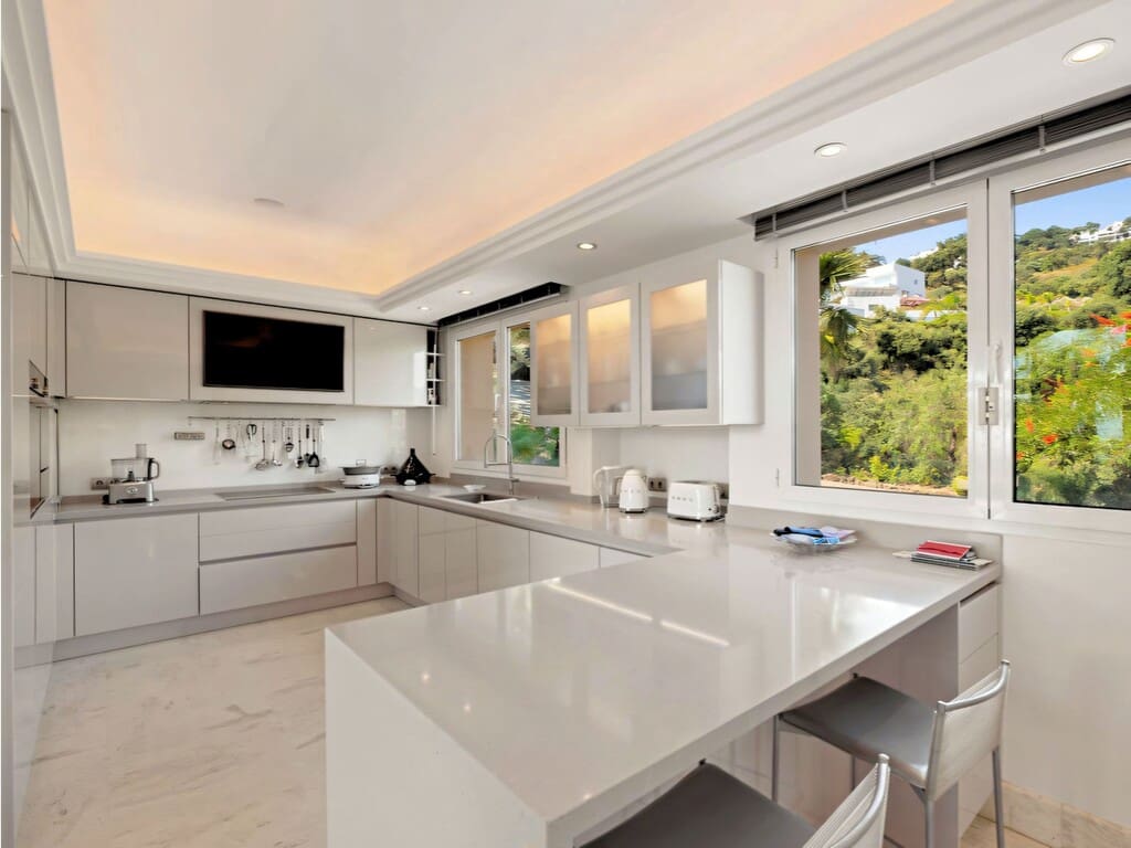 5 sovrum Villa till salu i La Mairena med pool garage - 2 800 000 € (Ref: 9964789)