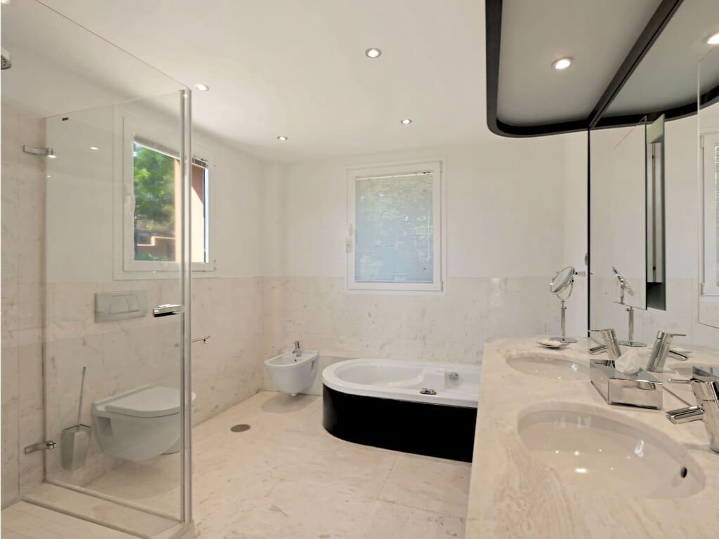 5 sovrum Villa till salu i La Mairena med pool garage - 2 800 000 € (Ref: 9964789)