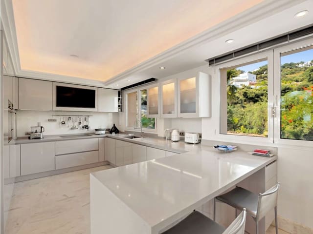 5 slaapkamer Villa te koop in La Mairena, Ojen met zwembad garage - € 2.800.000 (Ref: 9964789)