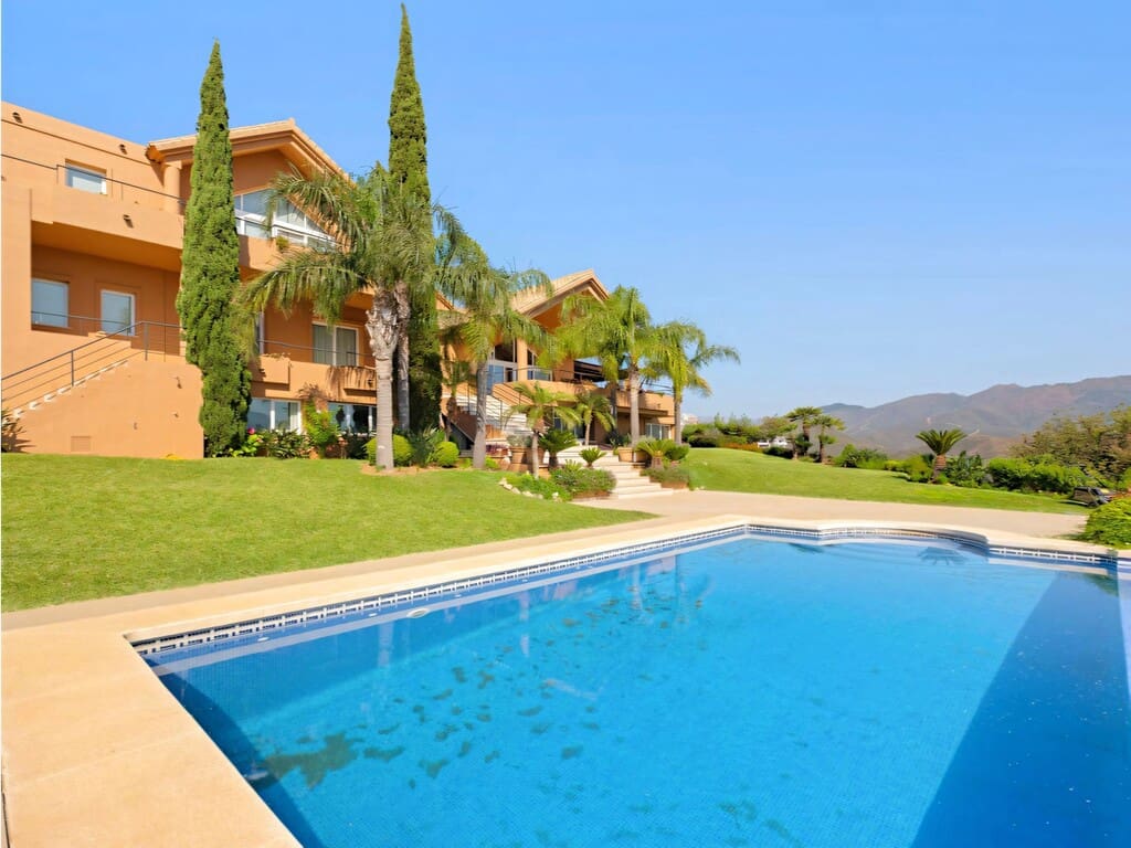 5 sovrum Villa till salu i La Mairena med pool garage - 2 800 000 € (Ref: 9964789)