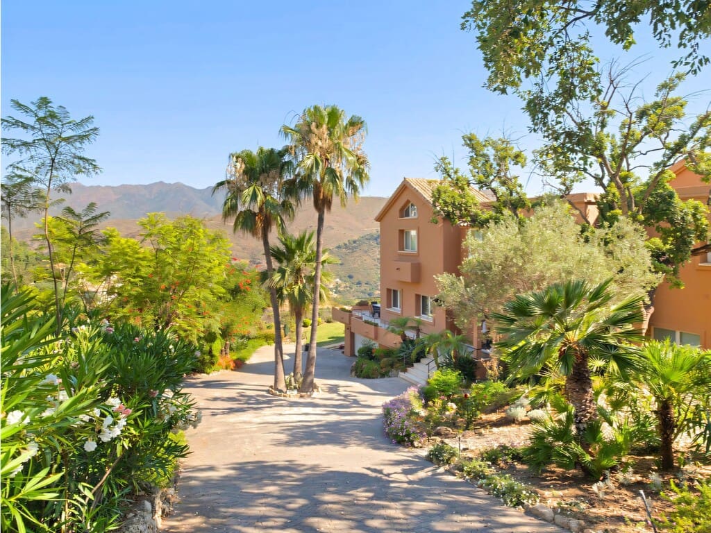 5 sovrum Villa till salu i La Mairena med pool garage - 2 800 000 € (Ref: 9964789)