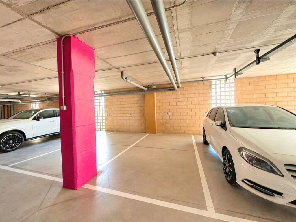 2 soverom Leilighet til salgs i La Quinta med svømmebasseng garasje - € 595 000 (Ref: 9967255)