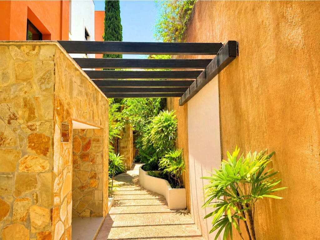 2 soverom Leilighet til salgs i La Quinta med svømmebasseng garasje - € 595 000 (Ref: 9967255)
