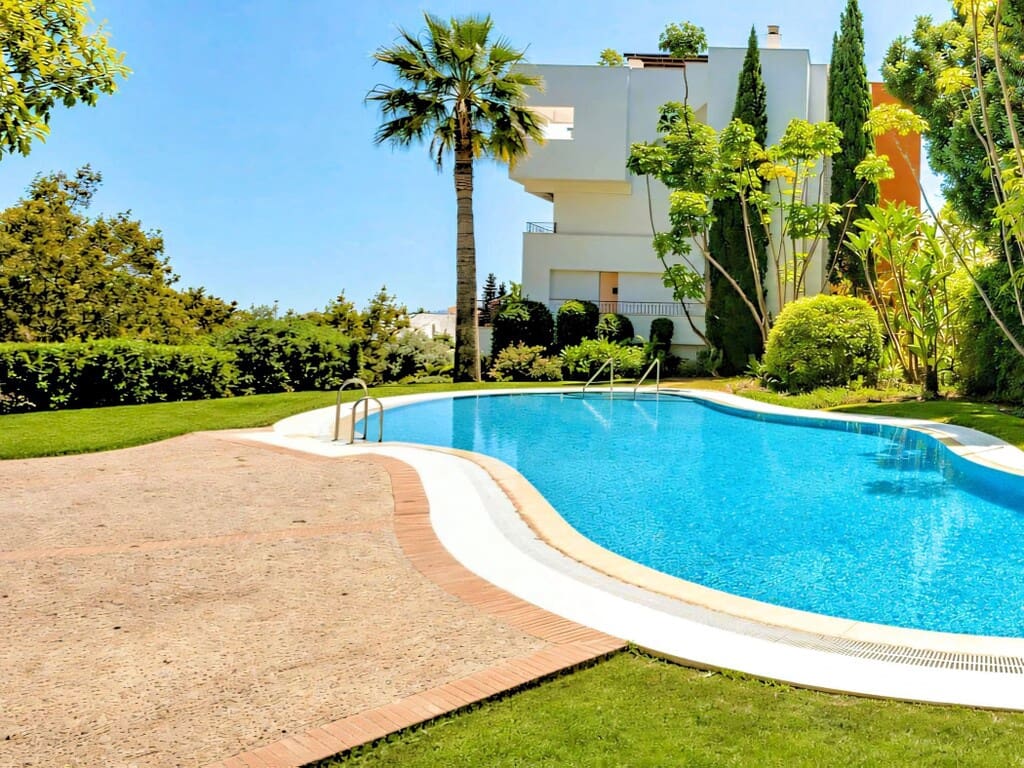 2 soverom Leilighet til salgs i La Quinta med svømmebasseng garasje - € 595 000 (Ref: 9967255)