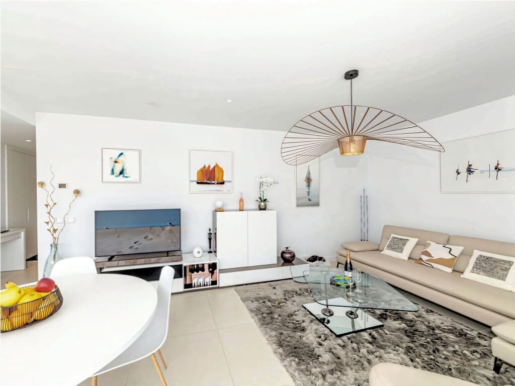 2 bedroom Apartment for sale in Fuengirola with pool garage - € 570,000 (Ref: 9968092)