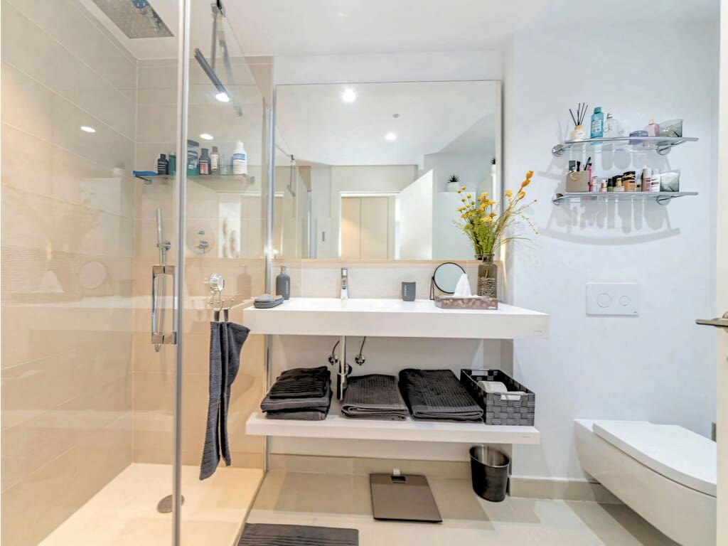 2 bedroom Apartment for sale in Fuengirola with pool garage - € 570,000 (Ref: 9968092)