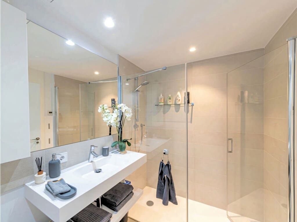 2 bedroom Apartment for sale in Fuengirola with pool garage - € 570,000 (Ref: 9968092)