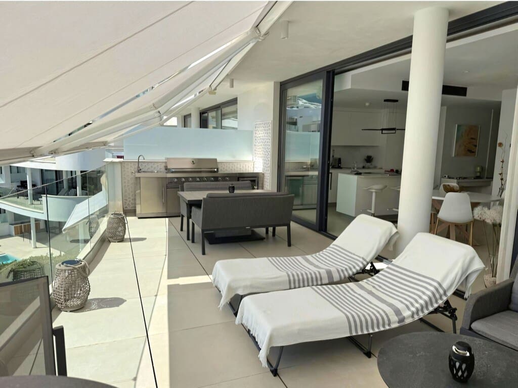 2 bedroom Apartment for sale in Fuengirola with pool garage - € 570,000 (Ref: 9968092)