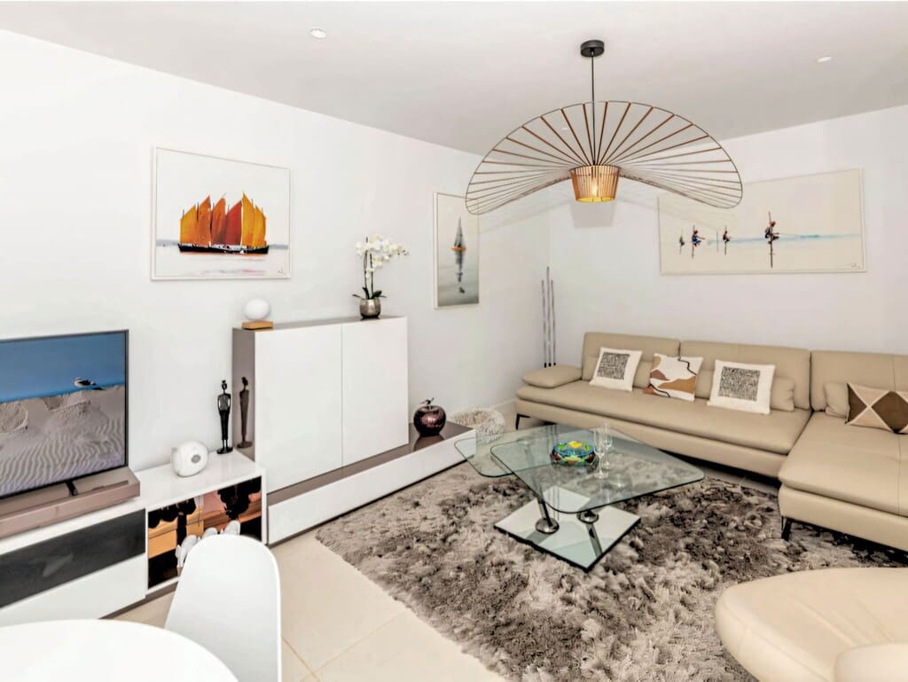 2 bedroom Apartment for sale in Fuengirola with pool garage - € 570,000 (Ref: 9968092)