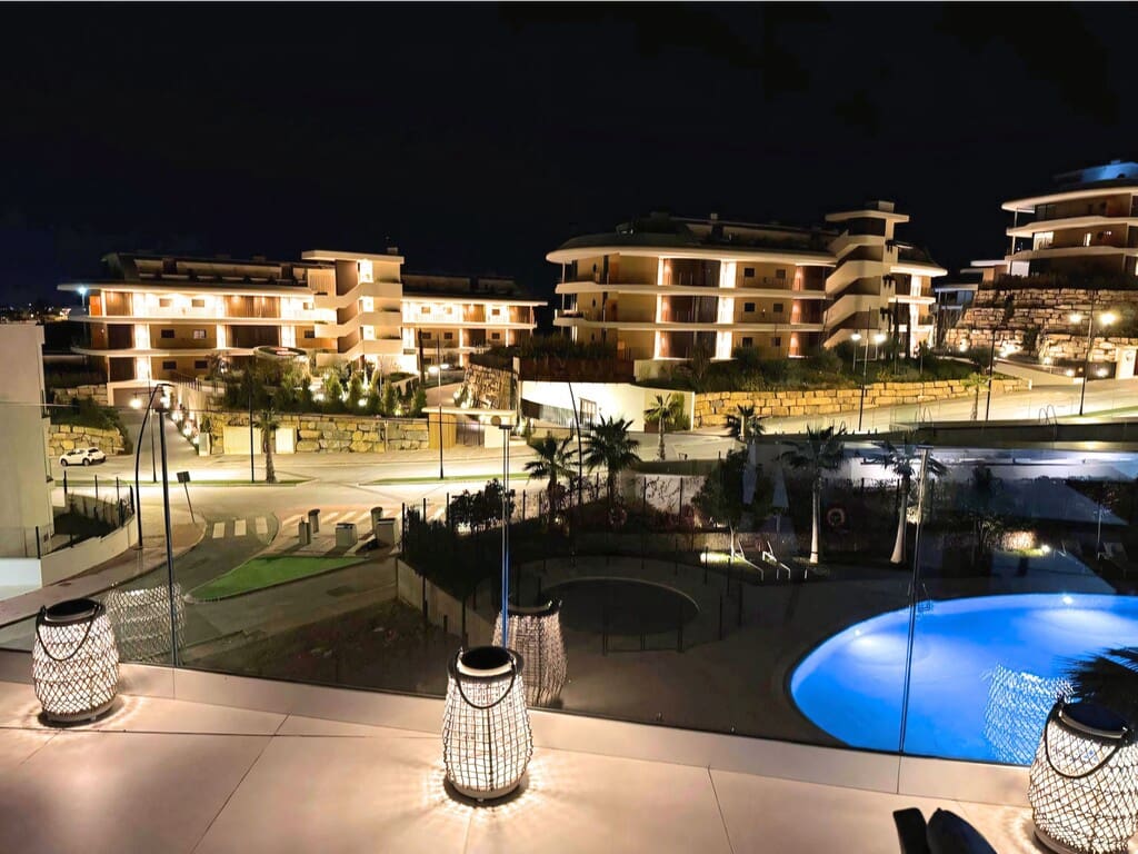 2 bedroom Apartment for sale in Fuengirola with pool garage - € 570,000 (Ref: 9968092)