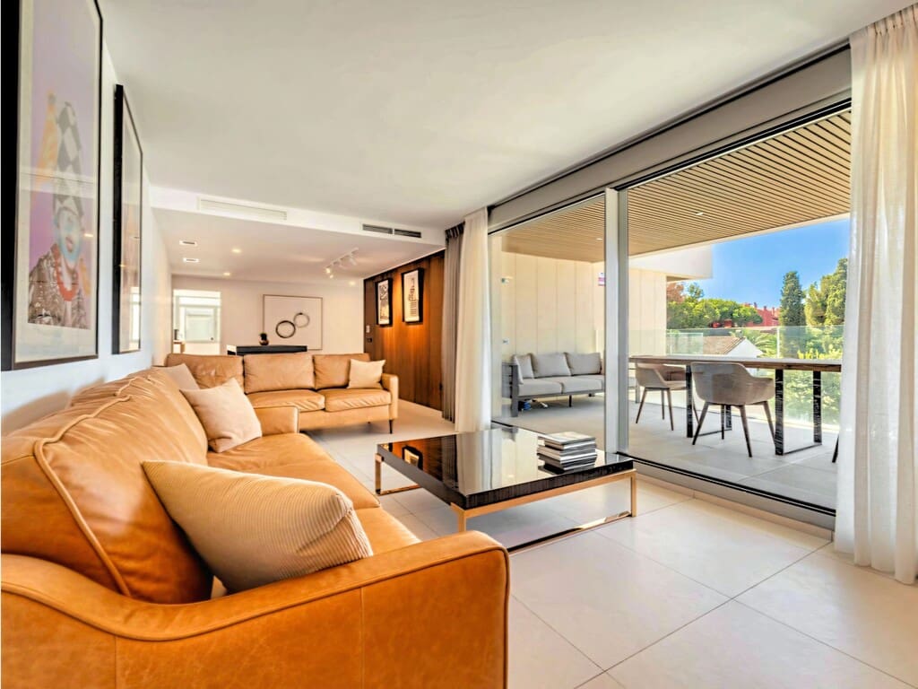 3 bedroom Apartment for sale in Elviria with pool garage - € 1,250,000 (Ref: 9969282)