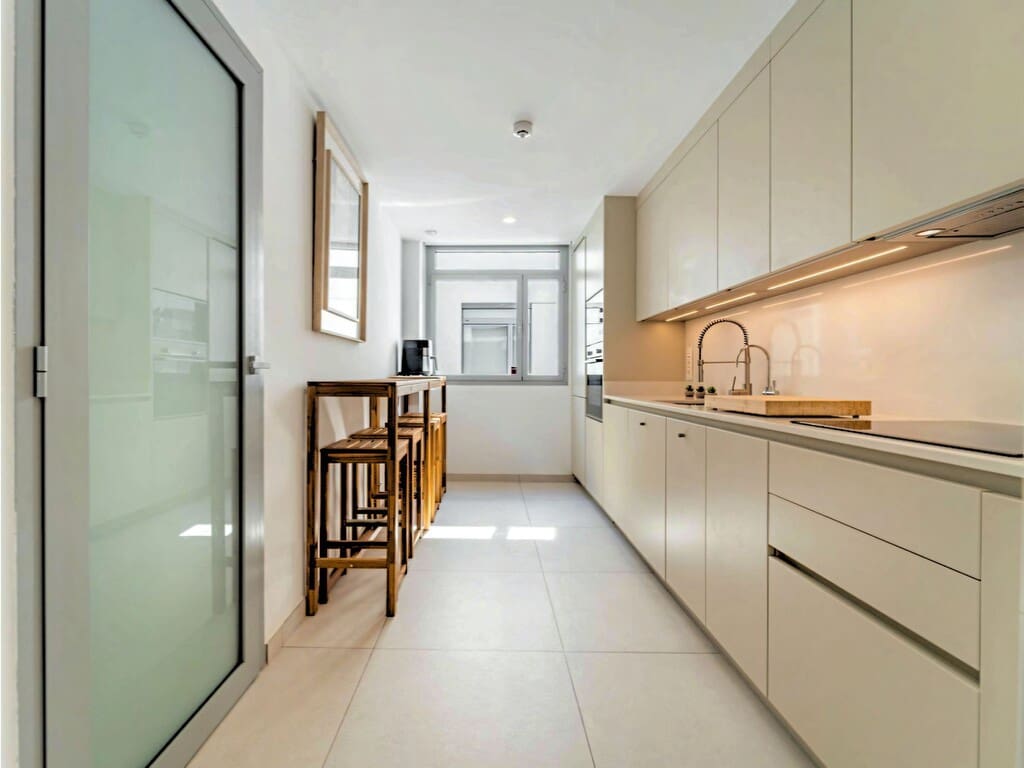 3 bedroom Apartment for sale in Elviria with pool garage - € 1,250,000 (Ref: 9969282)