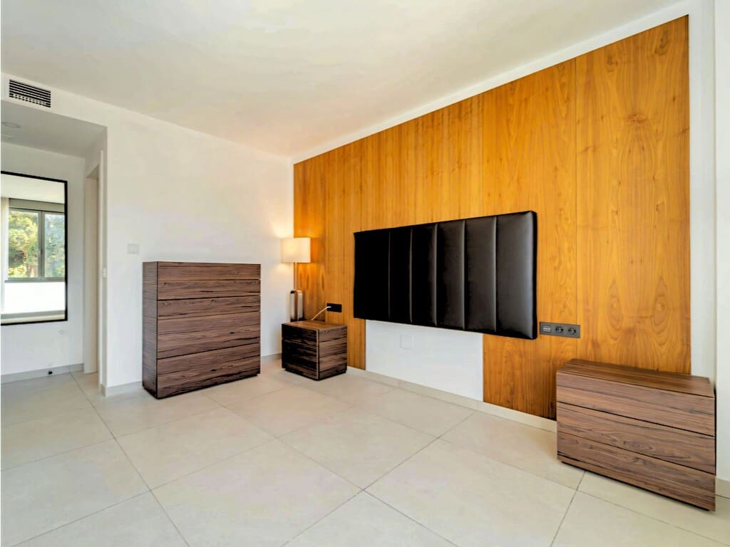 3 bedroom Apartment for sale in Elviria with pool garage - € 1,250,000 (Ref: 9969282)