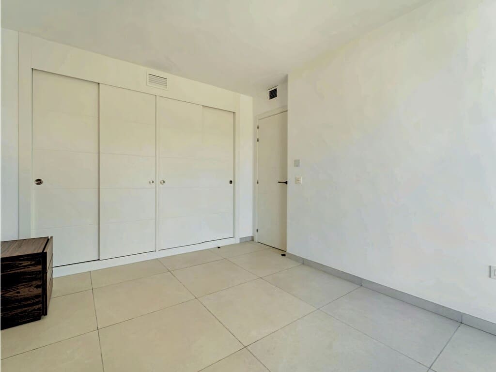 3 bedroom Apartment for sale in Elviria with pool garage - € 1,250,000 (Ref: 9969282)