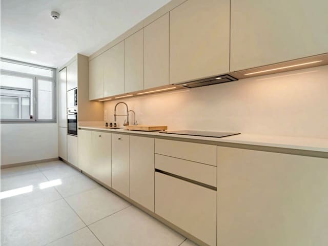 3 sovrum Lägenhet till salu i Elviria, Marbella med pool garage - 1 250 000 € (Ref: 9969282)