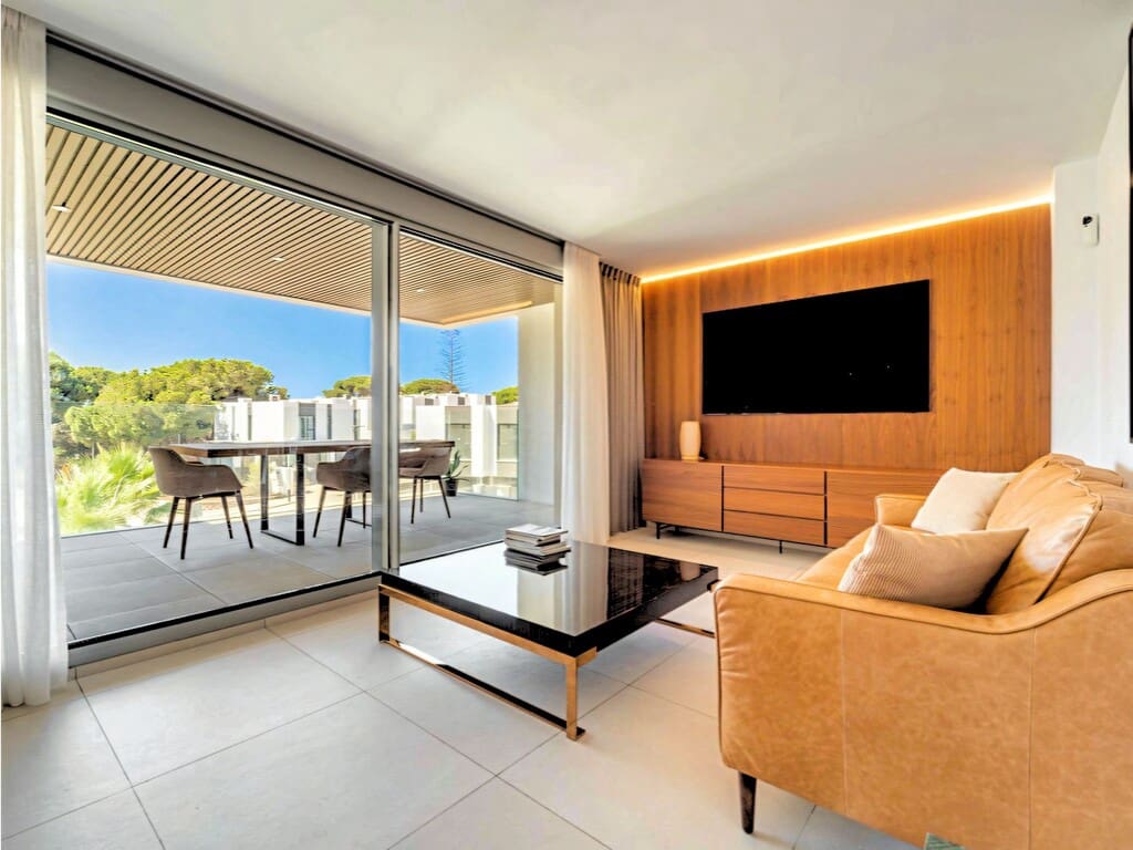 3 bedroom Apartment for sale in Elviria with pool garage - € 1,250,000 (Ref: 9969282)