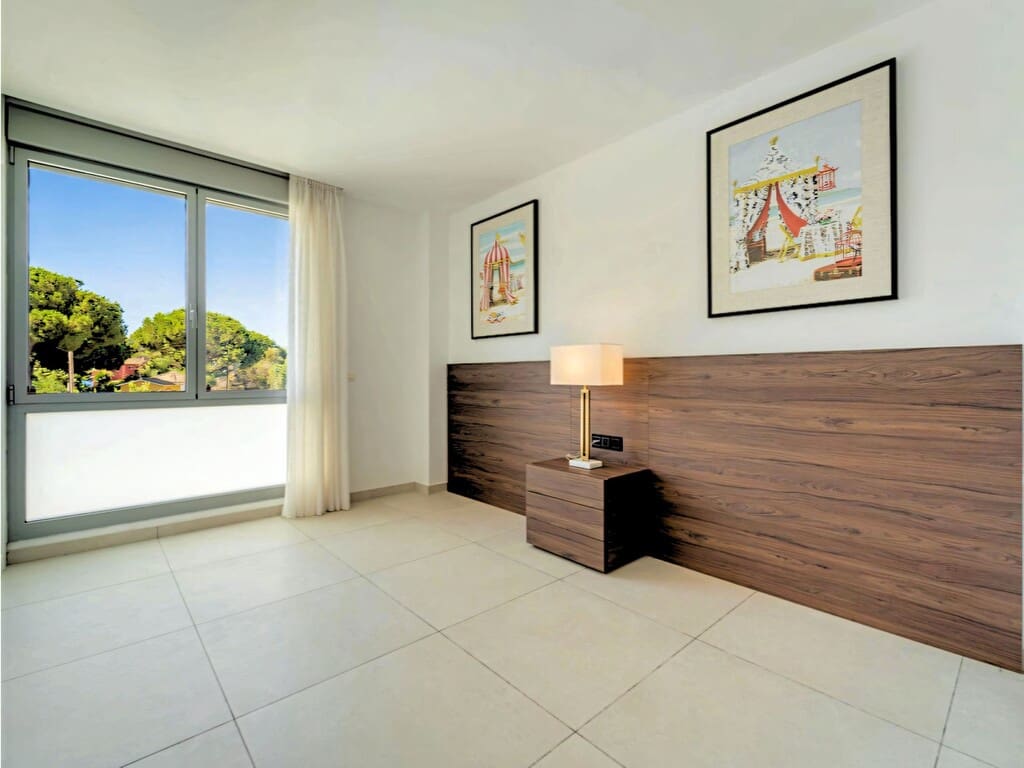 3 bedroom Apartment for sale in Elviria with pool garage - € 1,250,000 (Ref: 9969282)