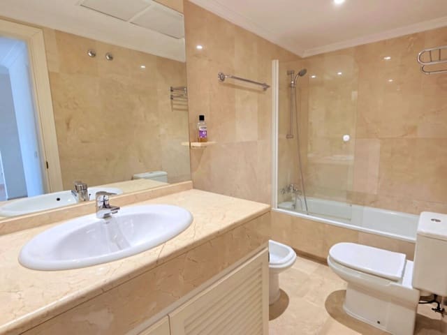 4 soverom Penthouse til salgs i Golden Mile, Marbella med svømmebasseng garasje - € 895 000 (Ref: 9972912)