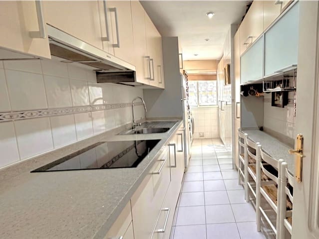 4 soverom Penthouse til salgs i Golden Mile, Marbella med svømmebasseng garasje - € 895 000 (Ref: 9972912)