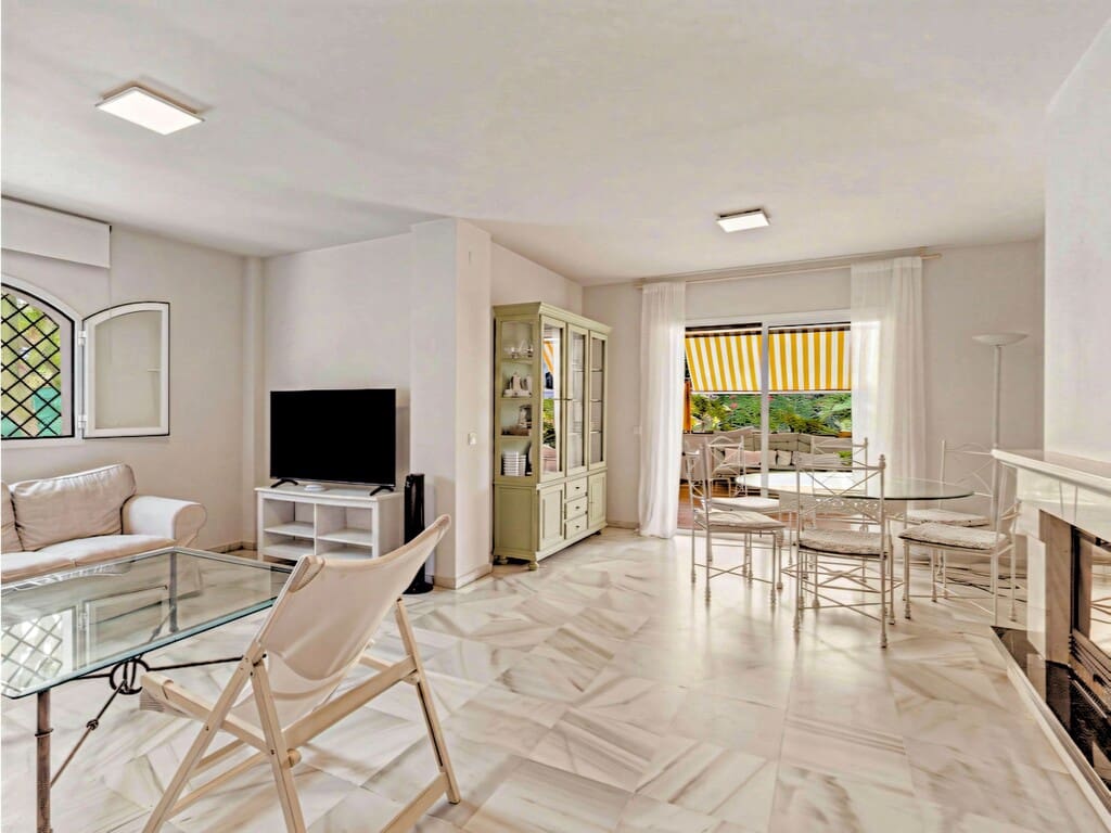 3 soveværelse Lejlighed til salg i Elviria med swimmingpool garage - € 675.000 (Ref: 9974905)