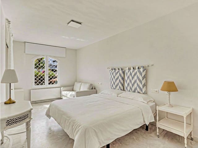 3 soveværelse Lejlighed til salg i Elviria, Marbella med swimmingpool garage - € 675.000 (Ref: 9974905)