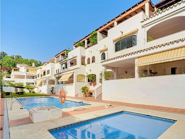 3 soveværelse Lejlighed til salg i Elviria, Marbella med swimmingpool garage - € 675.000 (Ref: 9974905)
