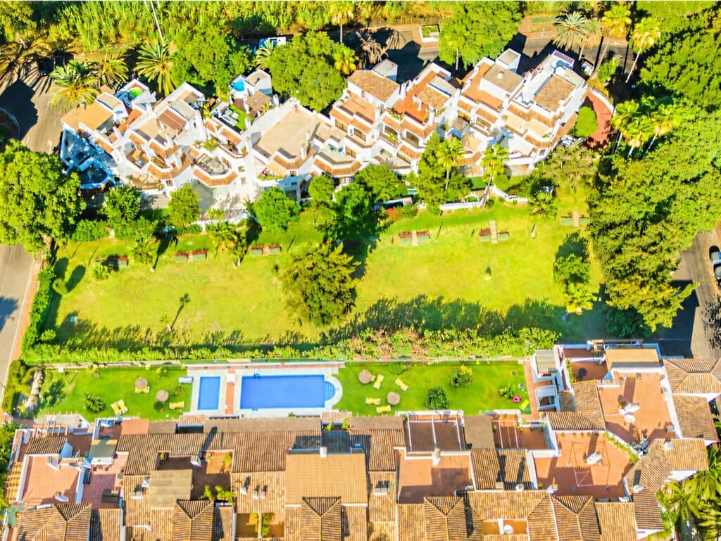 3 soveværelse Lejlighed til salg i Elviria med swimmingpool garage - € 675.000 (Ref: 9974905)