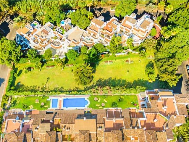 3 soveværelse Lejlighed til salg i Elviria, Marbella med swimmingpool garage - € 675.000 (Ref: 9974905)