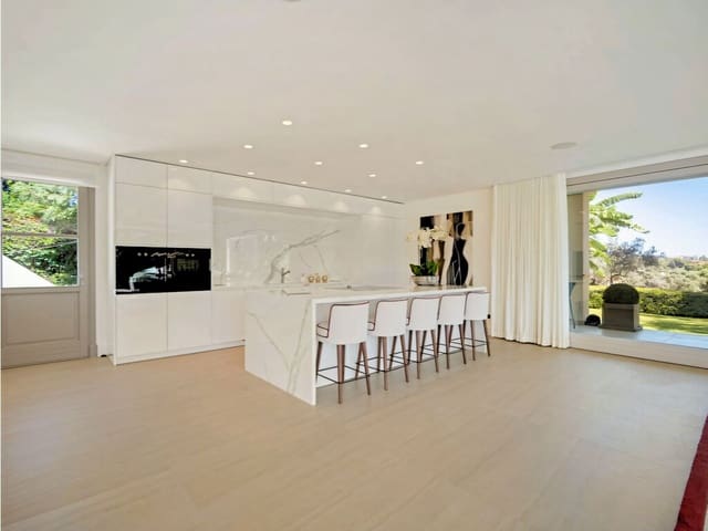 5 soverom Villa til salgs i Nueva Andalucia, Marbella med svømmebasseng garasje - € 9 950 000 (Ref: 9976841)