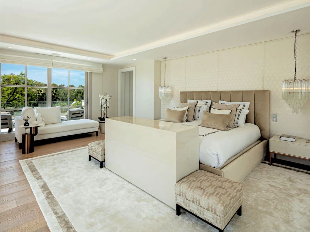 5 bedroom Villa for sale in Nueva Andalucia with pool garage - € 9,950,000 (Ref: 9976841)