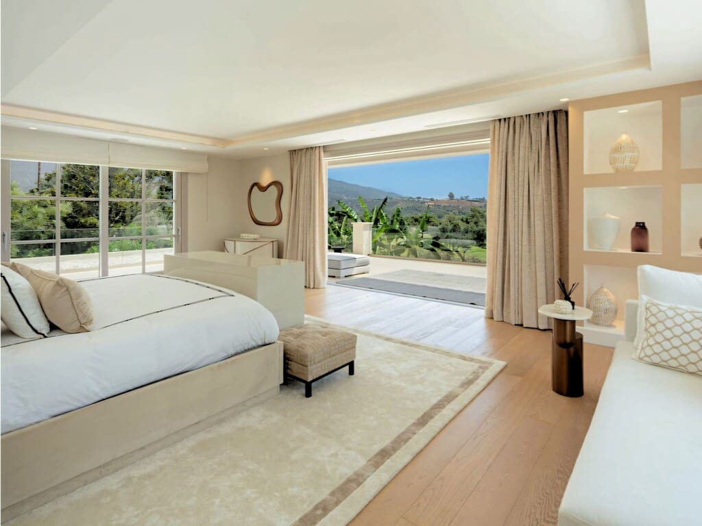5 bedroom Villa for sale in Nueva Andalucia with pool garage - € 9,950,000 (Ref: 9976841)