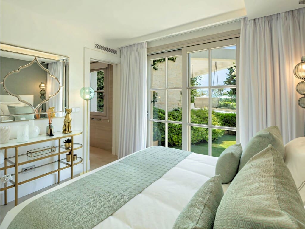 5 bedroom Villa for sale in Nueva Andalucia with pool garage - € 9,950,000 (Ref: 9976841)