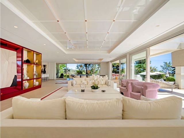 5 soverom Villa til salgs i Nueva Andalucia, Marbella med svømmebasseng garasje - € 9 950 000 (Ref: 9976841)
