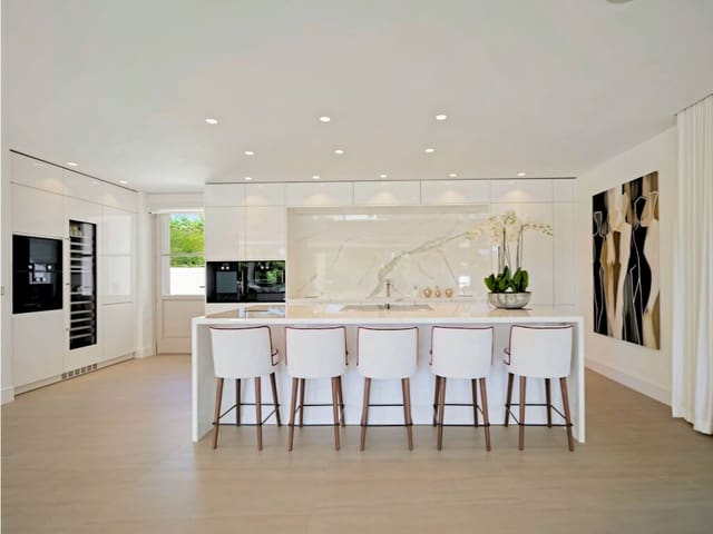 5 soverom Villa til salgs i Nueva Andalucia, Marbella med svømmebasseng garasje - € 9 950 000 (Ref: 9976841)