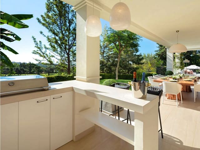 5 soverom Villa til salgs i Nueva Andalucia, Marbella med svømmebasseng garasje - € 9 950 000 (Ref: 9976841)