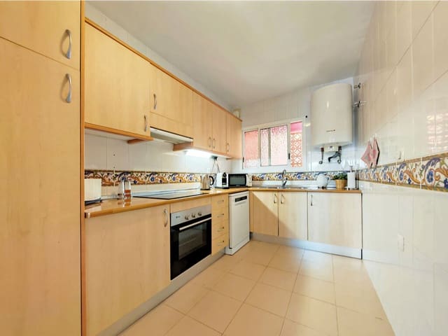 2 soveværelse Lejlighed til salg i La Reserva, Marbella med swimmingpool garage - € 320.000 (Ref: 9976842)