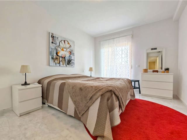 2 soveværelse Lejlighed til salg i La Reserva, Marbella med swimmingpool garage - € 320.000 (Ref: 9976842)