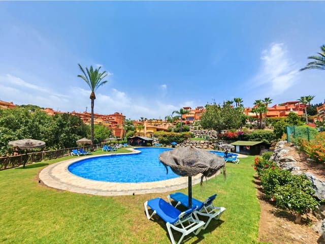 2 soveværelse Lejlighed til salg i La Reserva, Marbella med swimmingpool garage - € 320.000 (Ref: 9976842)