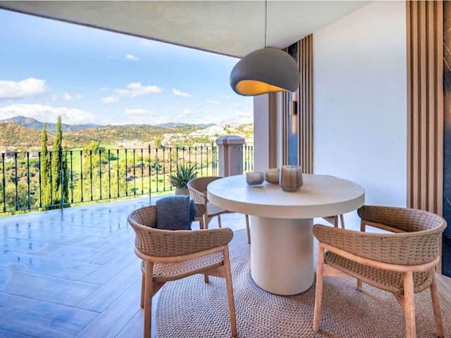 3 soverom Hus til salgs i Monte Halcones, Benahavís med svømmebasseng garasje - € 1 395 000 (Ref: 9980211)