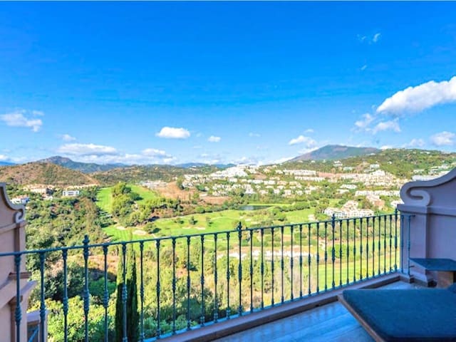 3 soverom Hus til salgs i Monte Halcones, Benahavís med svømmebasseng garasje - € 1 395 000 (Ref: 9980211)