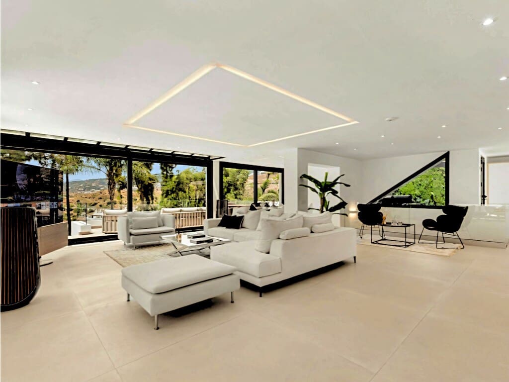 4 bedroom Villa for sale in Nueva Andalucia with pool garage - € 2,990,000 (Ref: 9980212)
