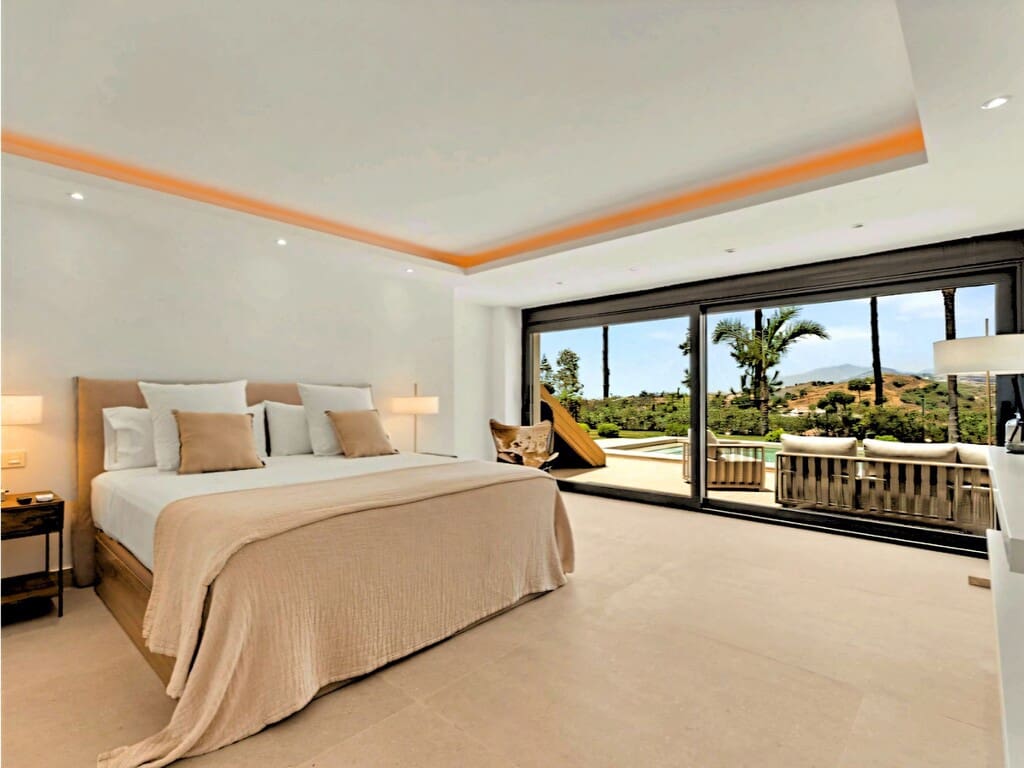 4 bedroom Villa for sale in Nueva Andalucia with pool garage - € 2,990,000 (Ref: 9980212)