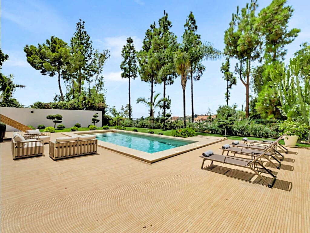 4 bedroom Villa for sale in Nueva Andalucia with pool garage - € 2,990,000 (Ref: 9980212)