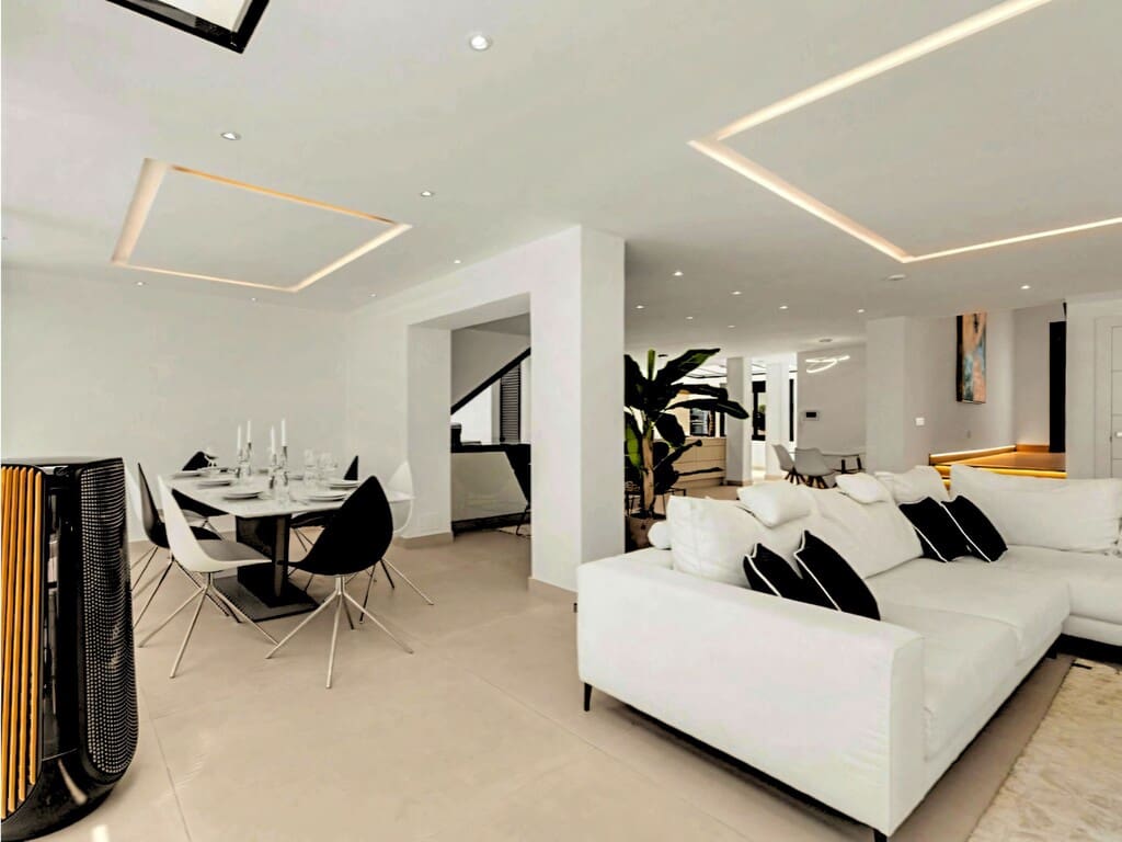 4 bedroom Villa for sale in Nueva Andalucia with pool garage - € 2,990,000 (Ref: 9980212)