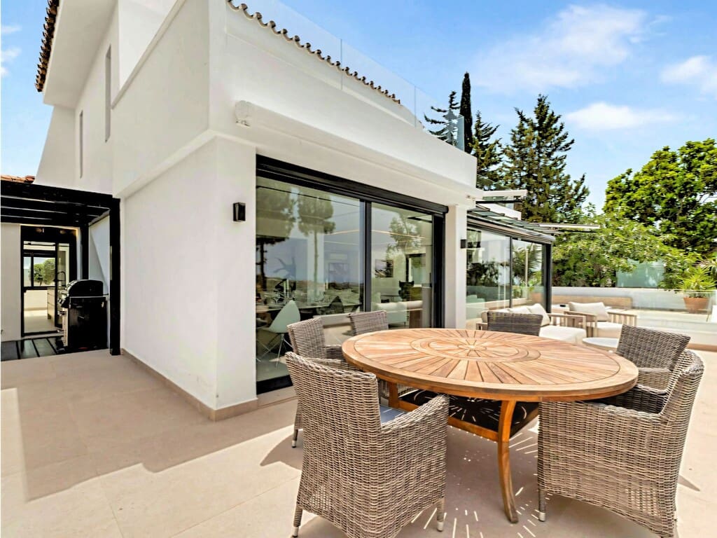 4 bedroom Villa for sale in Nueva Andalucia with pool garage - € 2,990,000 (Ref: 9980212)